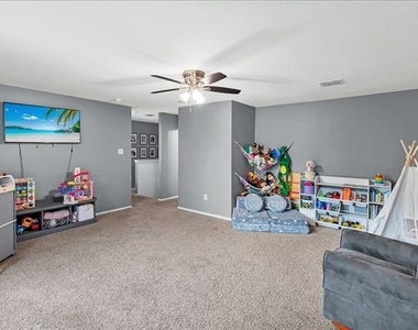 1110 Caroline Drive - Photo Thumbnail 3