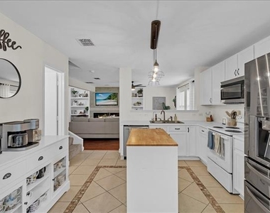 1110 Caroline Drive - Photo Thumbnail 12