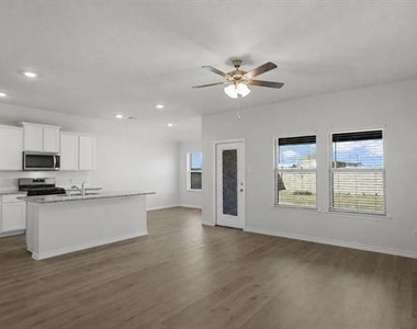 2105 Hunter Lane - Photo Thumbnail 9