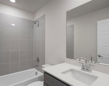2105 Hunter Lane - Photo Thumbnail 15