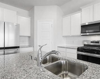 2105 Hunter Lane - Photo Thumbnail 2
