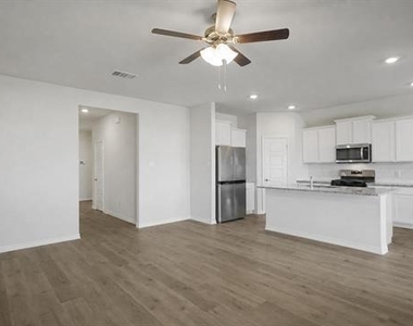 2105 Hunter Lane - Photo Thumbnail 8
