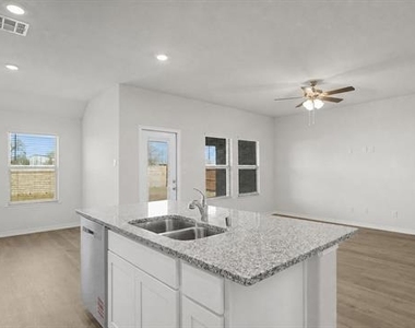 2105 Hunter Lane - Photo Thumbnail 4