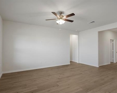 2105 Hunter Lane - Photo Thumbnail 14