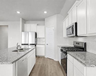 2105 Hunter Lane - Photo Thumbnail 7