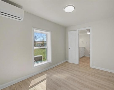 9021 White Settlement Road - Photo Thumbnail 6