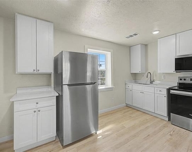 9021 White Settlement Road - Photo Thumbnail 14