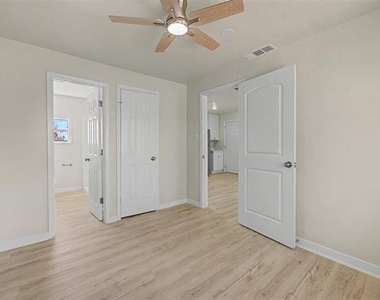 9021 White Settlement Road - Photo Thumbnail 9