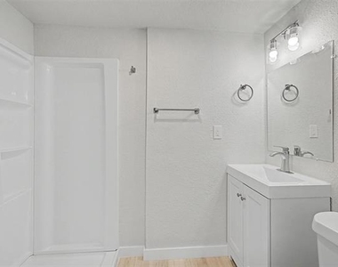 9021 White Settlement Road - Photo Thumbnail 4