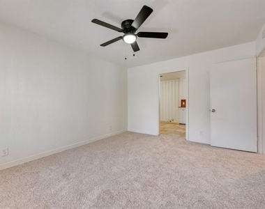 1233 Marion Avenue - Photo Thumbnail 3
