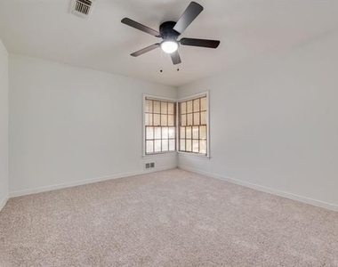 1233 Marion Avenue - Photo Thumbnail 4