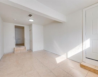 1233 Marion Avenue - Photo Thumbnail 10
