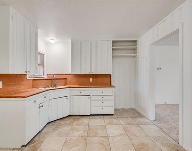 1233 Marion Avenue - Photo Thumbnail 7