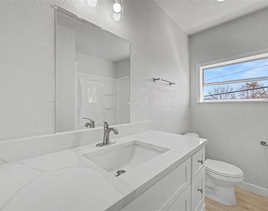 9021 White Settlement Road - Photo Thumbnail 3