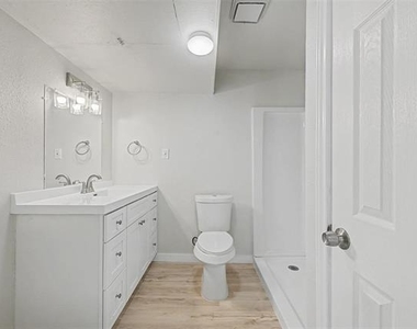 9021 White Settlement Road - Photo Thumbnail 1