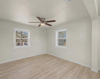 9021 White Settlement Road - Photo Thumbnail 10