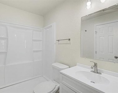9021 White Settlement Road - Photo Thumbnail 2