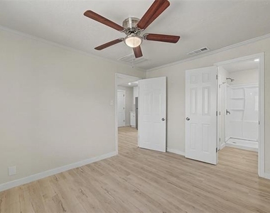 9021 White Settlement Road - Photo Thumbnail 7