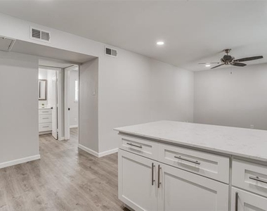 5444 Gaston Avenue - Photo Thumbnail 10