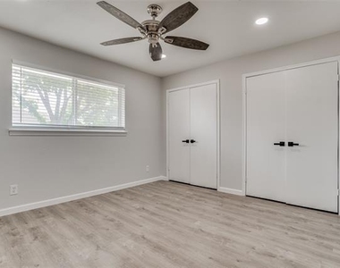 5444 Gaston Avenue - Photo Thumbnail 8