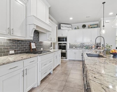 1761 Shavano Way - Photo Thumbnail 8
