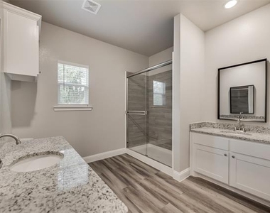 1518 Walworth Street - Photo Thumbnail 12