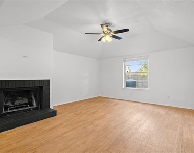 2806 Spring Valley Drive - Photo Thumbnail 6