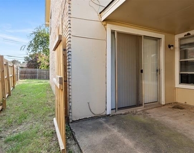 2806 Spring Valley Drive - Photo Thumbnail 2