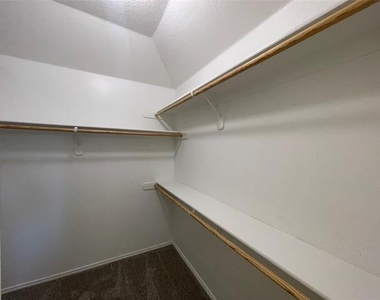 2120 Blakely Court - Photo Thumbnail 20