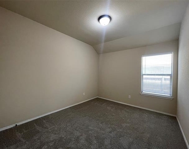 2120 Blakely Court - Photo Thumbnail 23