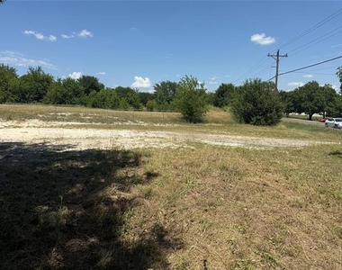560 W New Hope Road W - Photo Thumbnail 4