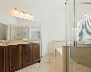 11620 Summer Springs Drive - Photo Thumbnail 20