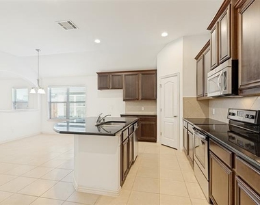 11620 Summer Springs Drive - Photo Thumbnail 10