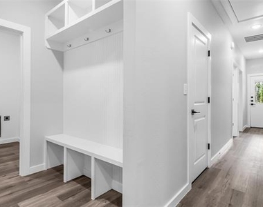 716 E Chestnut Street - Photo Thumbnail 12