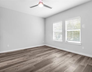 716 E Chestnut Street - Photo Thumbnail 17