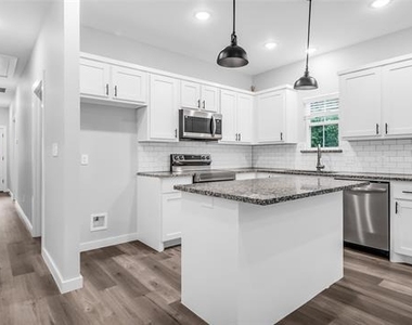 716 E Chestnut Street - Photo Thumbnail 5