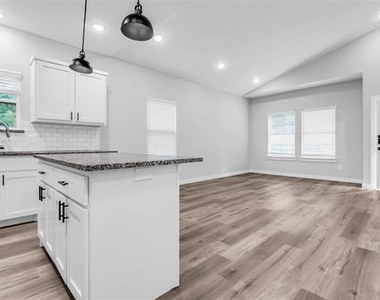 716 E Chestnut Street - Photo Thumbnail 8