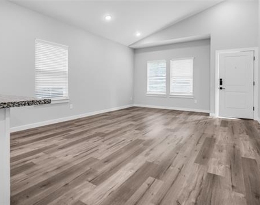 716 E Chestnut Street - Photo Thumbnail 7
