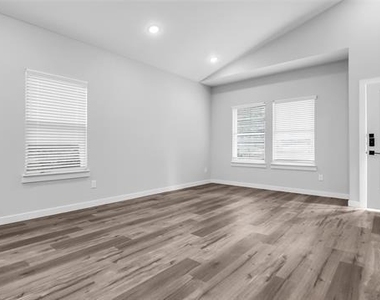 716 E Chestnut Street - Photo Thumbnail 9