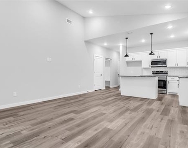 716 E Chestnut Street - Photo Thumbnail 10