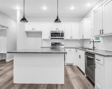 716 E Chestnut Street - Photo Thumbnail 11
