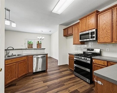 5506 San Marino Drive - Photo Thumbnail 10