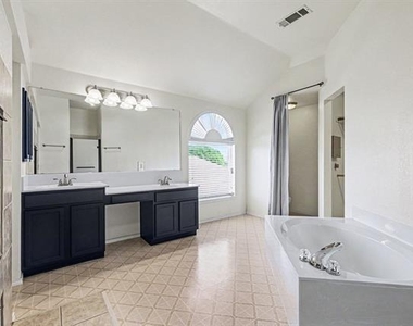 5506 San Marino Drive - Photo Thumbnail 15