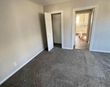 436 Reading Street - Photo Thumbnail 6