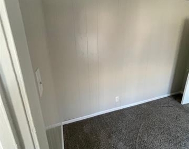 436 Reading Street - Photo Thumbnail 5