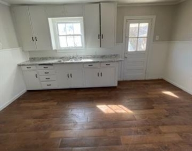 436 Reading Street - Photo Thumbnail 3