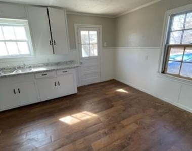 436 Reading Street - Photo Thumbnail 2