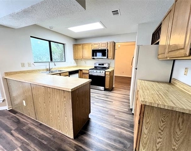 2019 Longmeadow Court - Photo Thumbnail 6