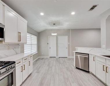 506 Pecos Path Drive - Photo Thumbnail 8
