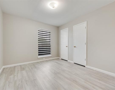 506 Pecos Path Drive - Photo Thumbnail 12